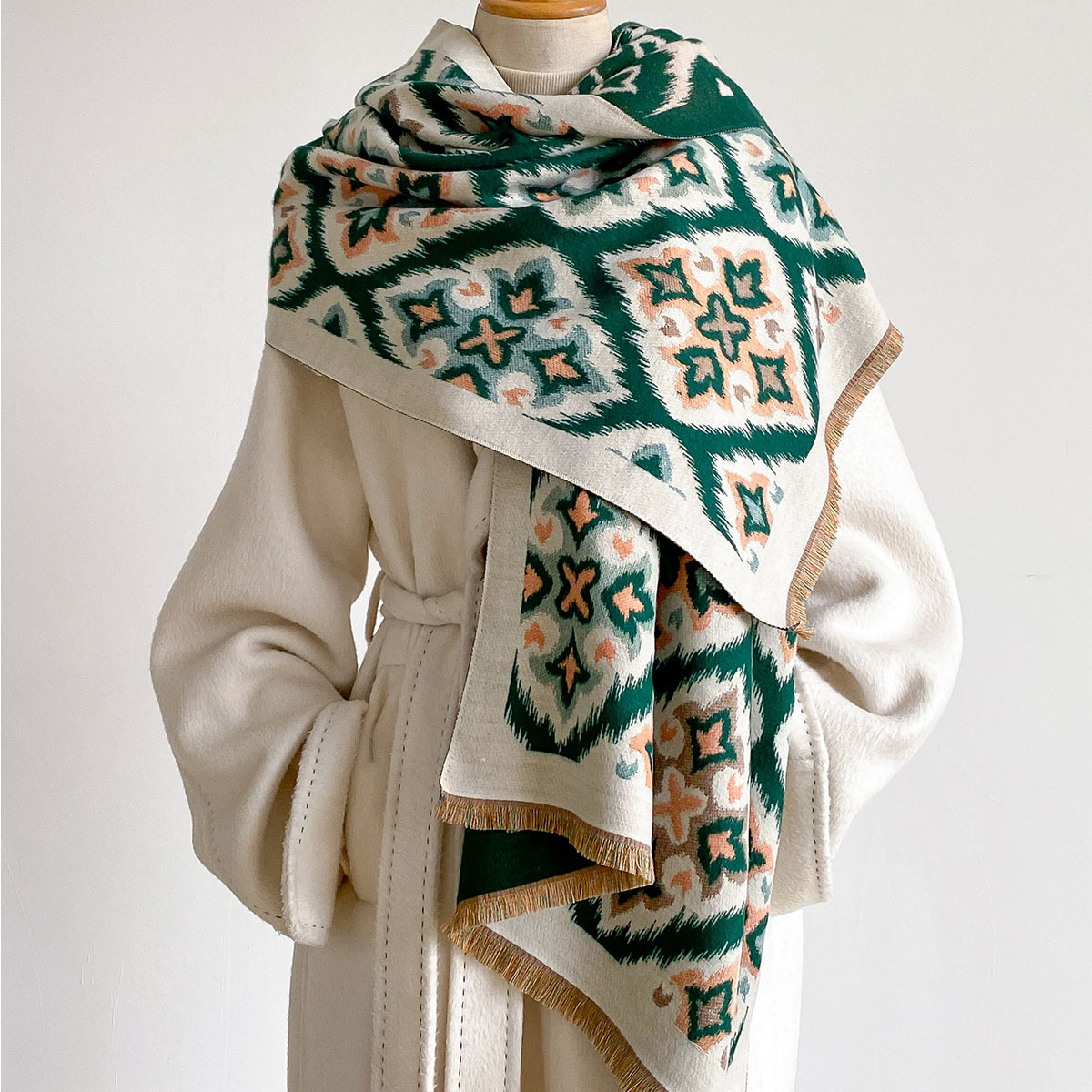 Écharpe réversible en imitatio - Woven Scarf Blanket avis et prix