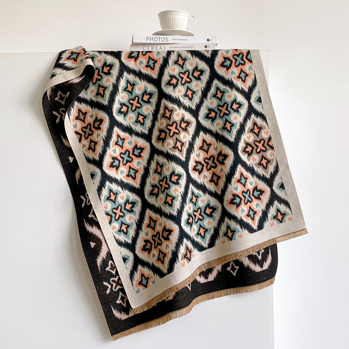 Écharpe réversible en imitatio - Woven Scarf Blanket avis et prix