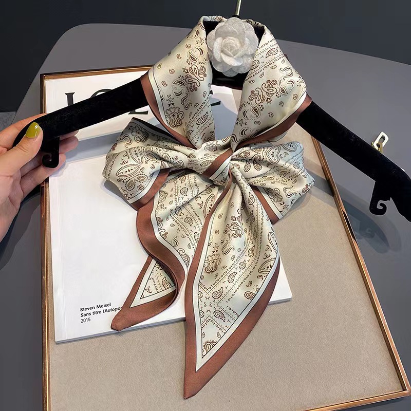 Foulard en soie pour femmes, D - Silk Neck Scarf avis et prix